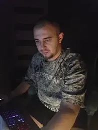 Foxyshaved webcam stripchat model stream image