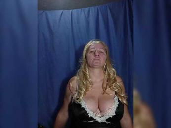 FameLara webcam model stream image