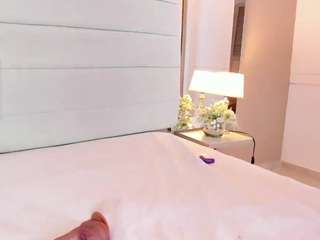 lilly-19 webcam model stream image