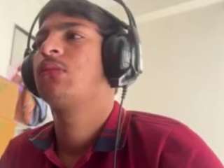 yourmoonbeb webcam model stream image