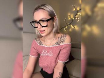 EmmaGoodGirl webcam model stream image