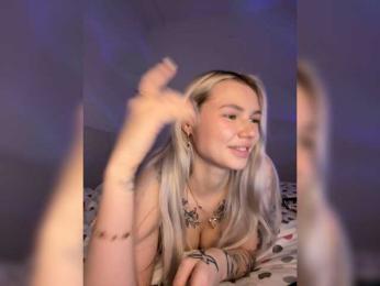 EmmaGoodGirl webcam model stream image