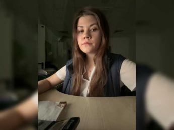 CupcakeBee webcam bongacams model stream image