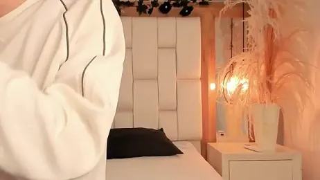 Daphne_And_Roger webcam model stream image