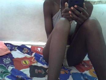 Prettyslim webcam bongacams model stream image