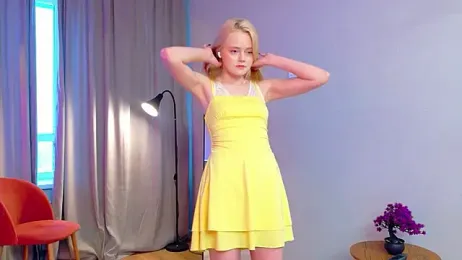 StarrShinee webcam stripchat model stream image