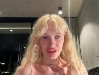 golden_alinee webcam model stream image