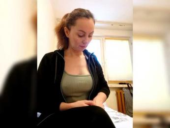 TessBertie webcam bongacams model stream image