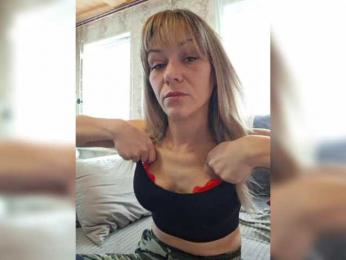 krisred webcam bongacams model stream image