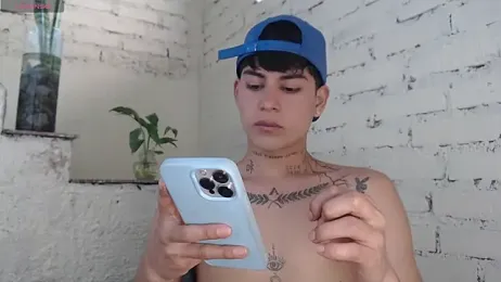 Lukas_strong webcam model stream image