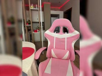 Lune webcam model stream image