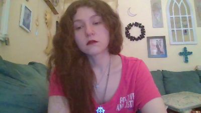 QueenCrimson webcam cam4 model stream image