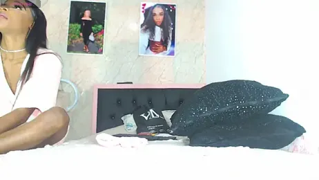 k_stormi_ webcam model stream image