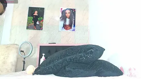 k_stormi_ webcam model stream image