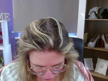 Soft-Zoey webcam bongacams model stream image