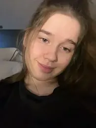 HornyGirlH webcam model stream image