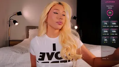 WOW-PeaCH-Girl webcam model stream image