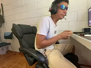 Max_TheHorseDick webcam stripchat model stream image