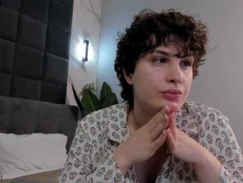 AdelinePerle webcam bongacams model stream image