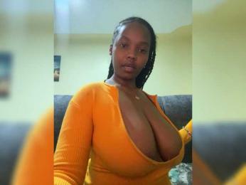 Curvy-maxy9 webcam model stream image