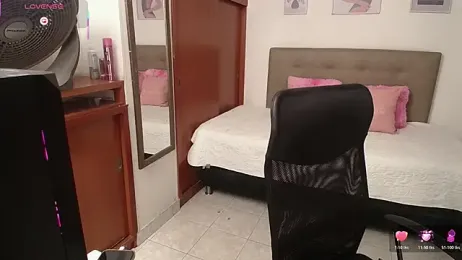 Miley_Baker webcam model stream image