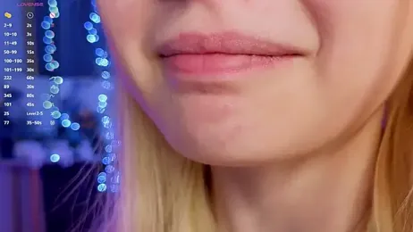 IraYounce webcam stripchat model stream image