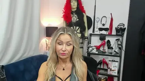 crystaLUX webcam stripchat model stream image