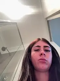 aus_queen webcam model stream image