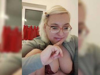 Vika211 webcam model stream image