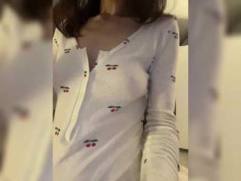 Kira_- webcam model stream image