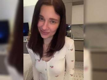 Kira_- webcam model stream image