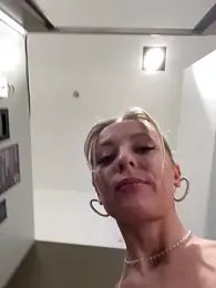 VikaBunny1 webcam model stream image