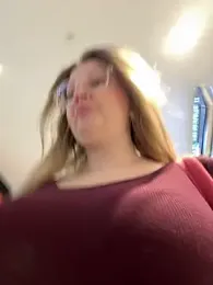 Teya_moon_ webcam model stream image