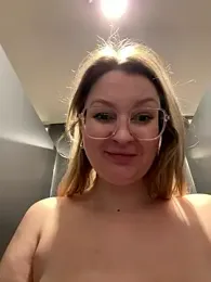 Teya_moon_ webcam model stream image