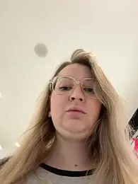 Teya_moon_ webcam model stream image