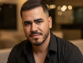 AronHilton webcam livejasmin model stream image