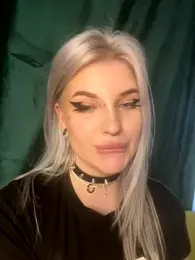 DriveThruDolls webcam model stream image