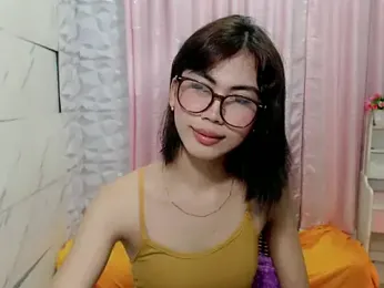 Ur_hottestdella webcam model stream image