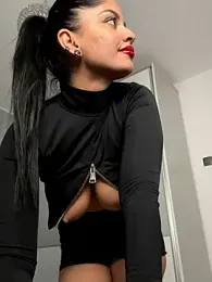 _adelle webcam model stream image