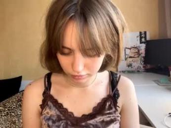 lil_glow webcam model stream image