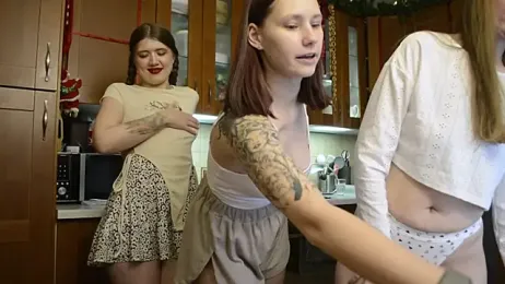 YKwhynot webcam model stream image